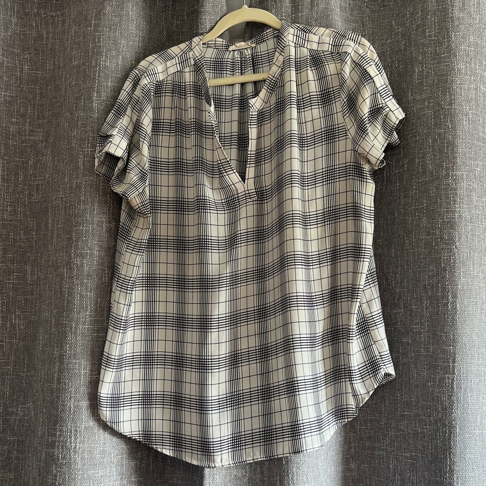 Pleione sheer white & black plaid short sleeve flowy blouse - size Large